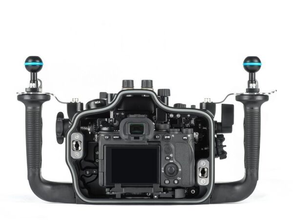 Nauticam NA-Α1 kabinde Sony a7S III kullanabilmek için adaptör